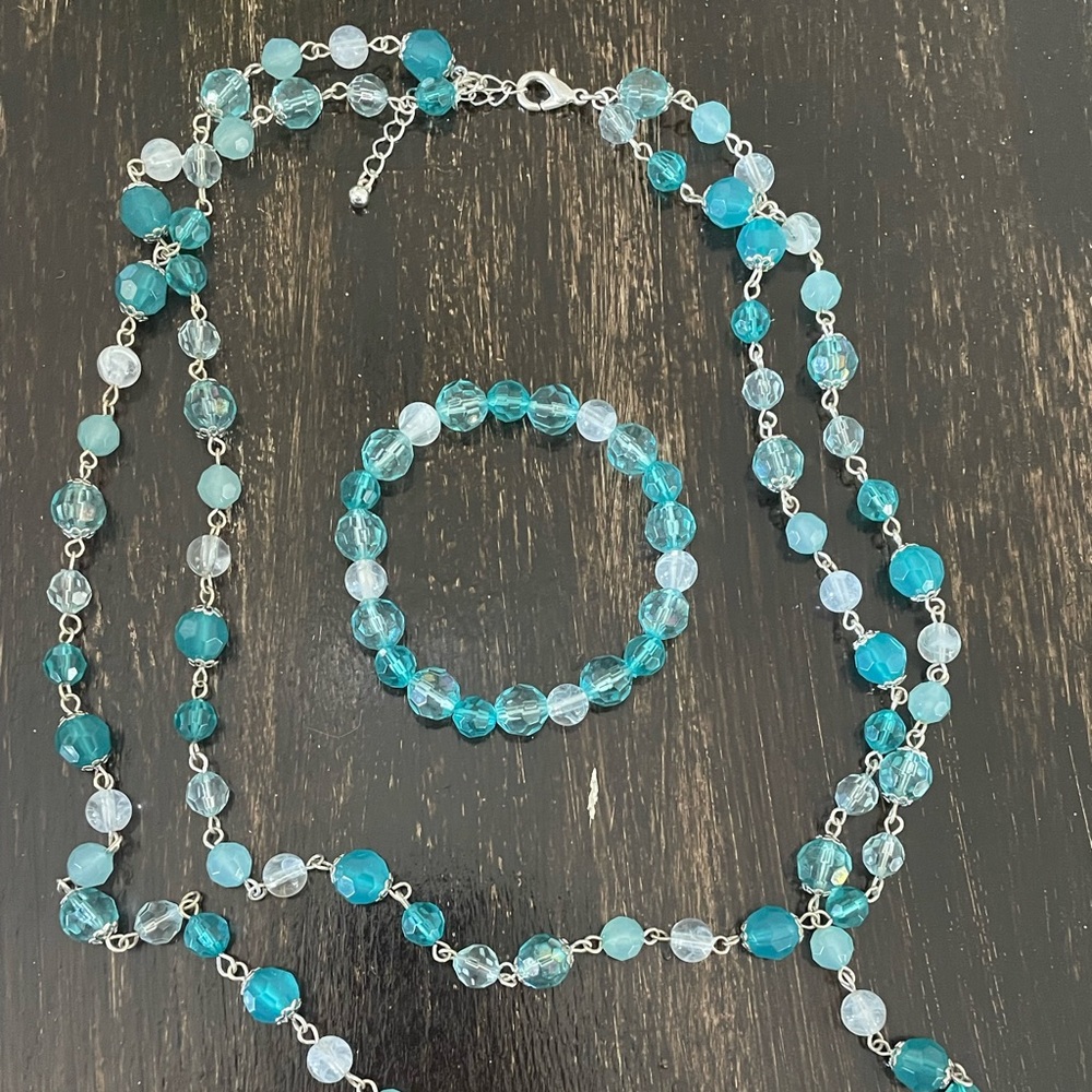 Blue necklace and bracelet set